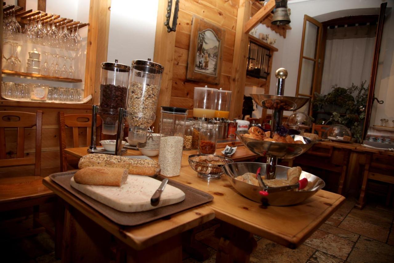 Hotel Restaurant De La Chaussee Briançon Buitenkant foto